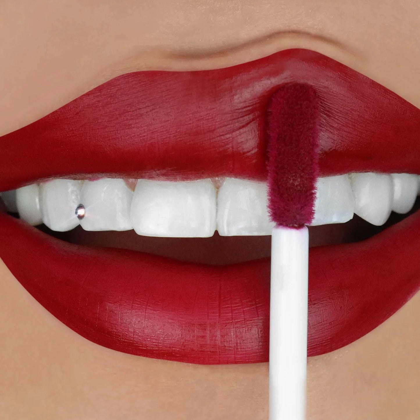 VELVET STAY LIQUID LIPSTICK (Labial liquido mate)